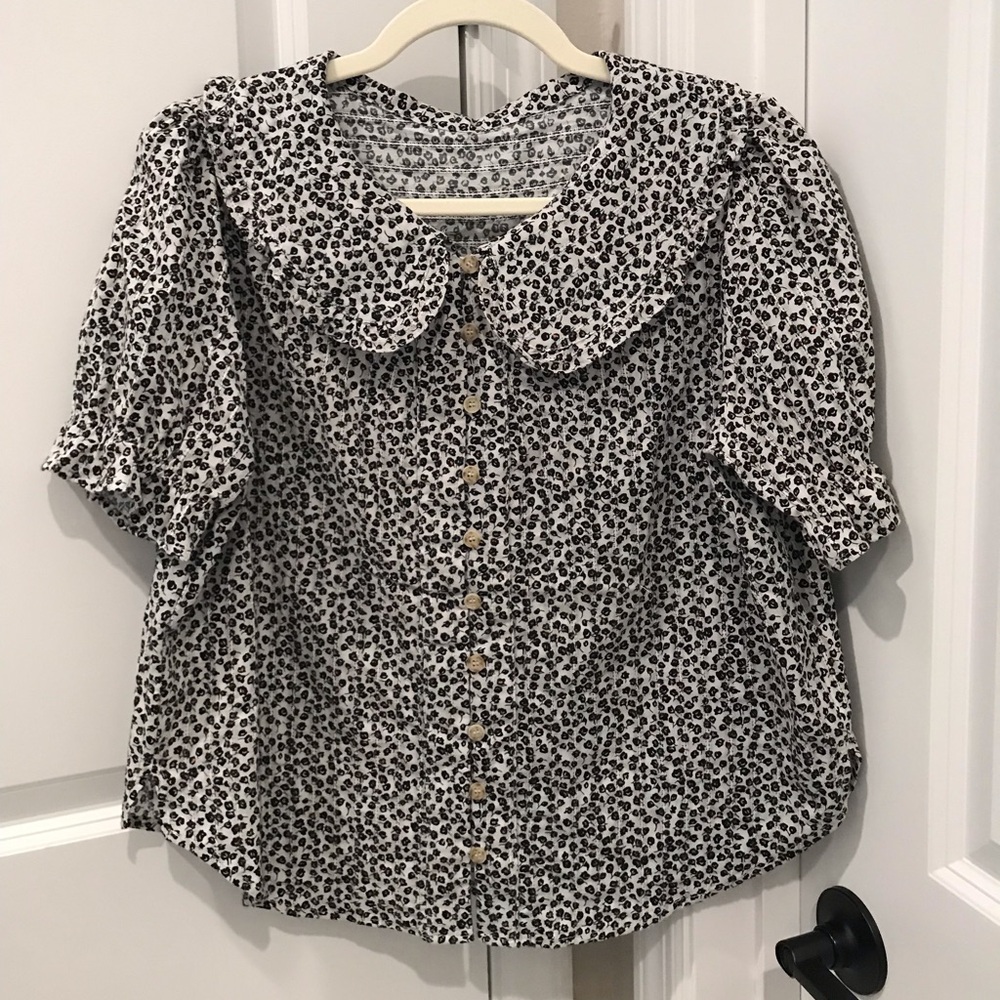 Shein Women’s White and Black Printed Button-Front Top Peter Pan Collar size M